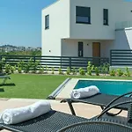 Golden Rose Villa *