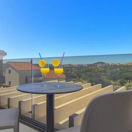 Golden Rose Villa *